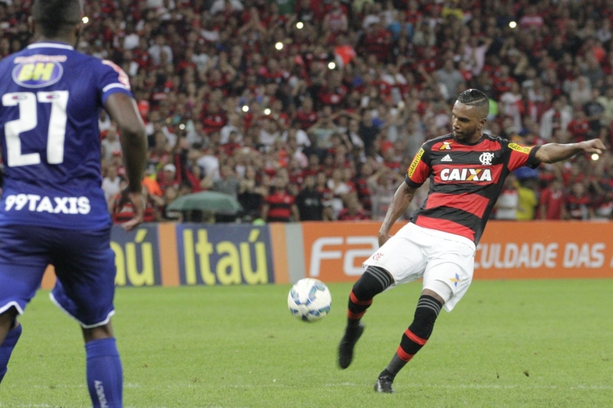 Luiz Antônio foi um dos destaques contra o Cruzeiro