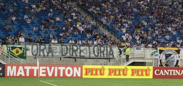 Torcida do ABC, sob comando de Matilde, protesta contra diretoria incompetente