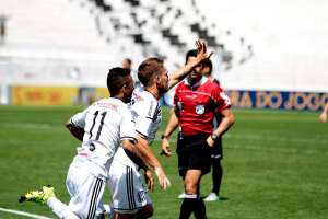 Ponte Preta  3 x 1 Santos - Macaca contraria os prognósticos e como furacão atropela o Peixe