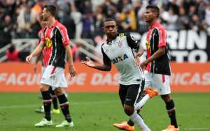 Corinthians 3 x 0 Joinville - Timão volta a vencer e joga pressão para o Galo