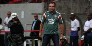 Enderson admite momento difícil e diz que falta regularidade ao Fluminense