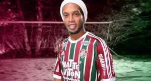 Ronaldinho treina nas Laranjeiras e aguarda definição sobre volta ao Fluminense