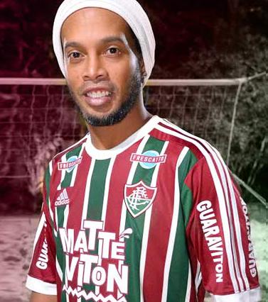  Ronaldinho treina nas Laranjeiras e aguarda definição