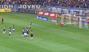 Antes do 200º jogo pelo Atlético-MG, Victor evita comparações e exalta história