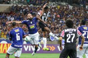 Dirigente reclama da arbitragem e Cruzeiro envia protesto à CBF
