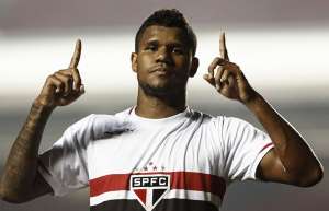 Após oito anos no São Paulo, Matheus Reis festeja 1ª chance como titular