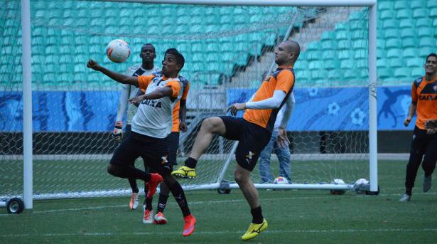 Rachão do Vitória foi bastante descontraído: voltam seis titulares contra o Mogi