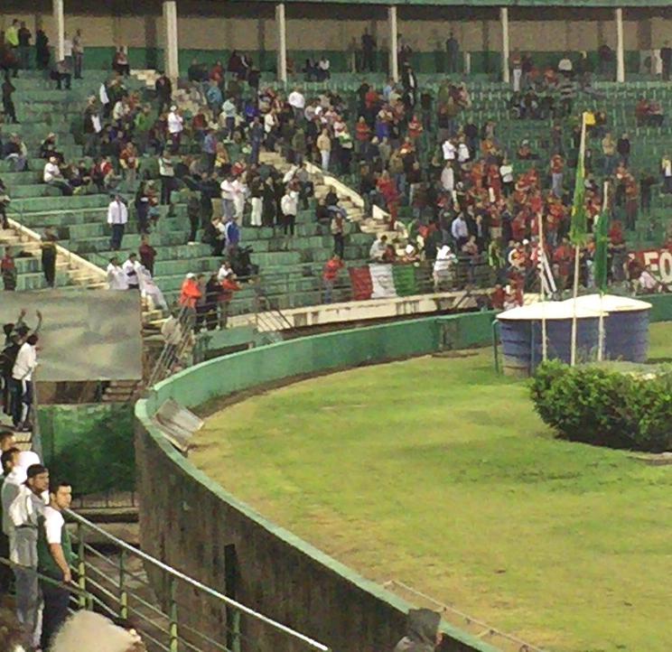 Cerca de 400 torcedores compareceram ao Brinco de Ouro