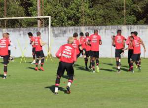 Joinville improvisa para tentar manter-se vivo no campeonato diante do Sport