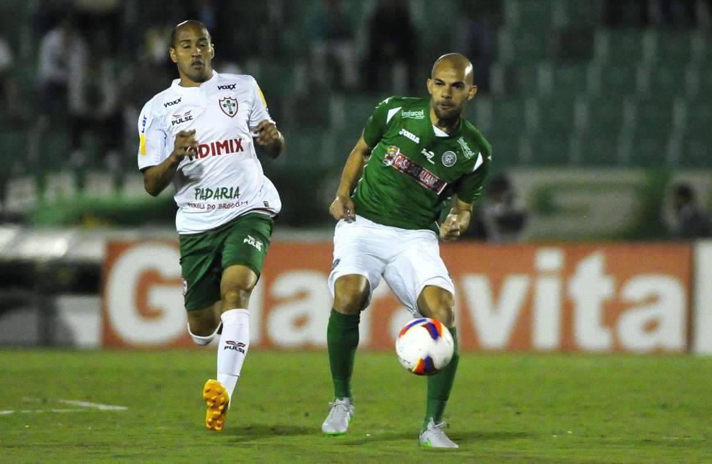 O Guarani venceu a Portuguesa em partida com bastidores polêmicos
