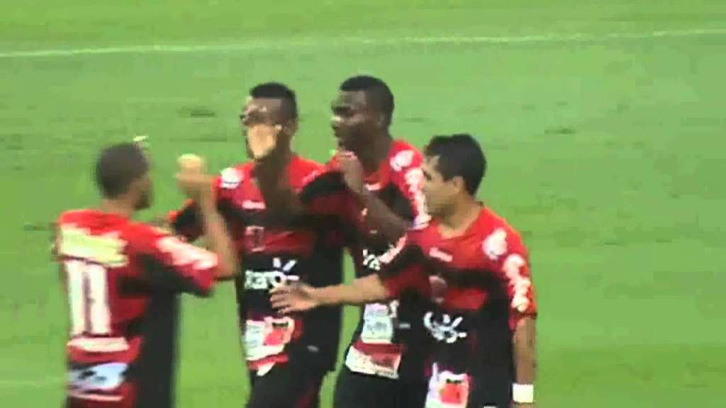 Seguro, Ligger comandou a zaga do Oeste diante do forte ataque botafoguense