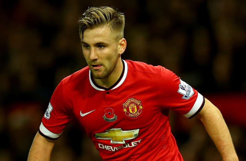 Luke Shaw passa por cirurgia após sofrer fratura em jogo do Manchester