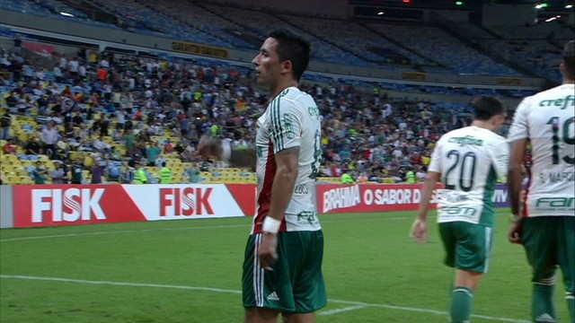 Vestindo a 8, seu número preferido, o paraguaio foi o grande nome da goleada palmeirense ao marcar três gols