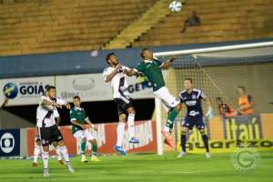 Goiás 1 x 2 Ponte Preta - Alexandro marca o 1° em seu retorno e Macaca afunda Esmeraldino