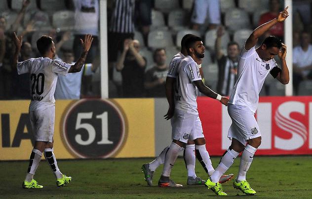 Ricardo Oliveira fez mais um gol ao lado da molecada boa do Santos