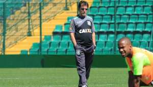 Após derrota no clássico contra Avaí, Figueirense demite René Simões