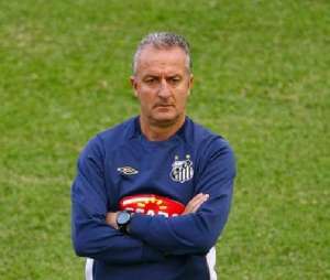 Dorival elogia o Santos, mas quer pés no chão e foco