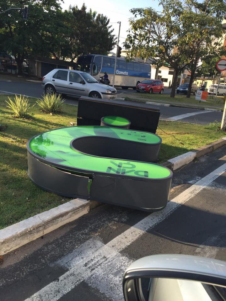 Letra C amanheceu caída nesta quinta-feira