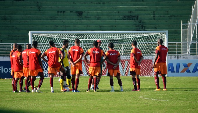 Com dispensas, lesões e suspensões, Nedo Xavier tem que quebrar a cabeça para montar o Boa Esporte