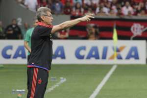 Oswaldo vê Flamengo mais estudado e lamenta fim da série de vitórias