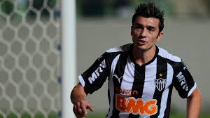 Pensando em 2016, Santos estuda contratação de Yago Pikachu, Dátolo e Léo Gamalho