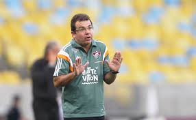 Enderson Moreira não suportou a goleada para o Palmeiras e foi mais uma vítima da dança dos técnicos