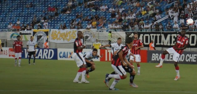 Partida foi marcada por muitos lances de perigo e nenhum gol (Reprodução)