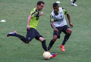 Levir define Atlético-MG com Thiago Ribeiro na vaga de Carlos