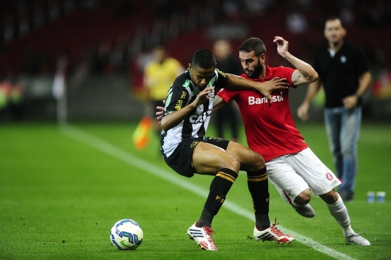 Mesmo com o Inter na frente do placar, o Figueirense utilizou de contra-ataques para furar a defesa adversária