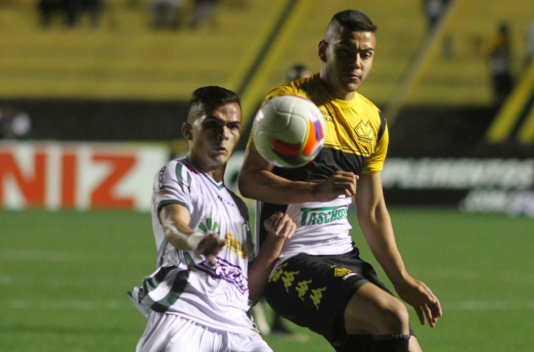 Com gol de Diego Rosa, o Luverdense venceu o Criciuma em pleno Estádio Heriberto Hulse. - criciumaec.com.br