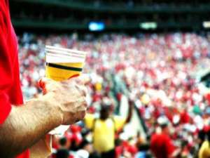 Com leis locais, bebidas alcoólicas estão voltando aos estádios pelo Brasil