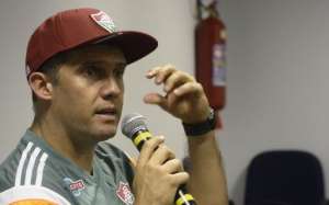 Eduardo Baptista lamenta derrota na estreia pelo Flu: 'Falta confiança'