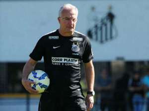 Dorival reclama de pênalti, mas exalta campanha do Corinthians