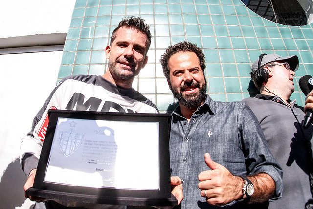 O goleiro Vitor foi hoenageado por completar 200 jogos com a camisa do Atlético MG. - Atlético MG Oficial