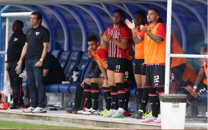 Após surpreender Pato ao colocá-lo na reserva, Osorio evita polêmica com atacante