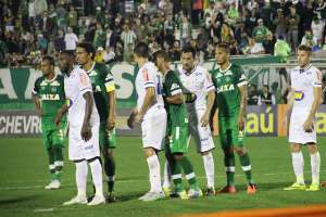 Chapecoense 0 x 2 Cruzeiro - Raposa respira e joga Chape para o Z4