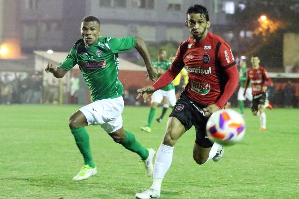 Pintado comemora vitória no Guarani da Série C: “temos que nos vencer” - Jonathan Silva