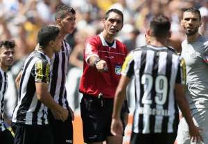 Árbitro reafirma ofensas de David Braz, mas admite que não viu autor de pênalti