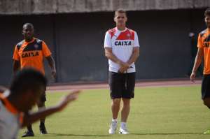 Série B: Vitória troca Barradão por Pituação e treina finalizações