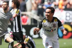 Jadson mira artilharia da Arena Corinthians