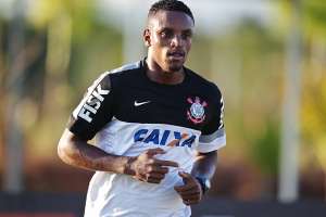Zagueiro Cleber liga para companheiros do Corinthians pedindo para voltar