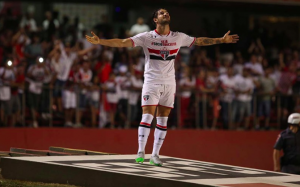 Pato reclama e diz que 'coisas internas tem ido a público' no São Paulo