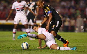 Jorginho diz que Vasco sofreu com estilo do São Paulo e pede 'página virada'