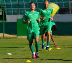 Série C: Denis Neves treina como titular na lateral esquerda do Guarani