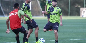Levir Culpi confirma mudanças no meio-campo do Atlético-MG em treino