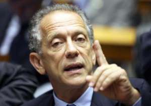 Lei Pelé e PROFUT estimulam tráfico de garotos da bola