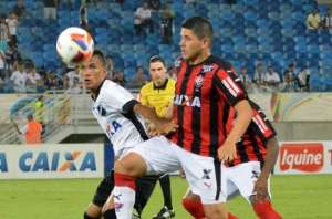 Dupla volta, mas Vitória repete escalação para 