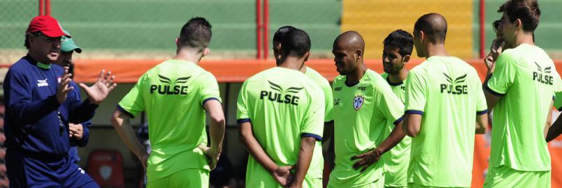 Estevam Soares diminuiu ritmo de treinos durante a semana e conversou bastante, atacando a parte psicológica