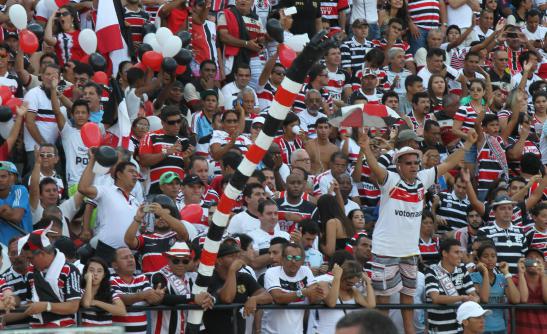 Santa Cruz é tricampeão Pernambucano e tem a força de sua torcida Santa Cruz é tricampeão Pernambucano e tem a força de sua torcida