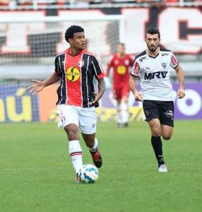 Joinville 2 x 2 Atlético-MG - Galo faz jogão com o JEC, mas vê o líder Corinthians abrir mais dois pontinhos de vantagem